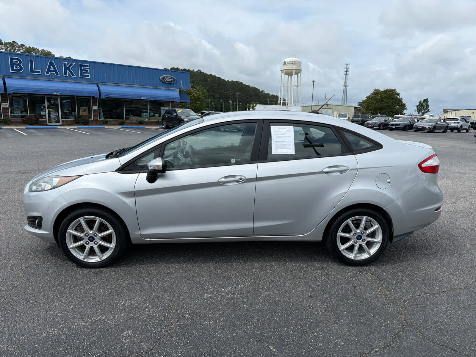 Used 2017 Ford Fiesta SE w/ Equipment Group 201A FWD image 4