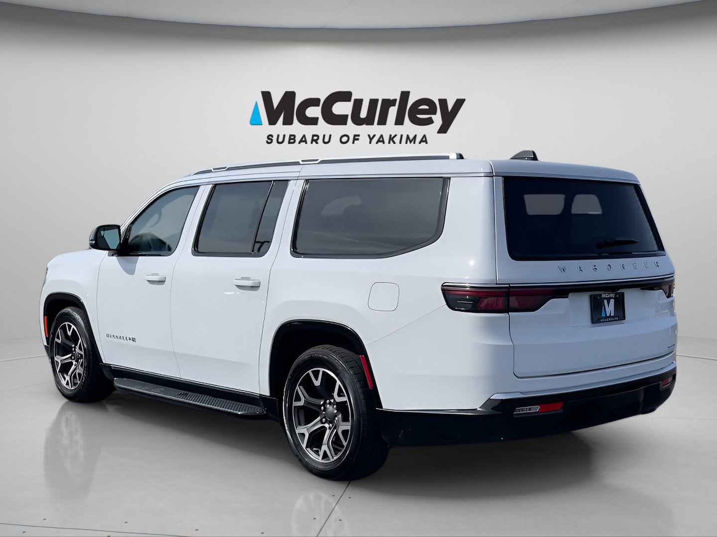 Used 2024 Jeep Wagoneer L Series III w/ Flexible Seating Group image 3