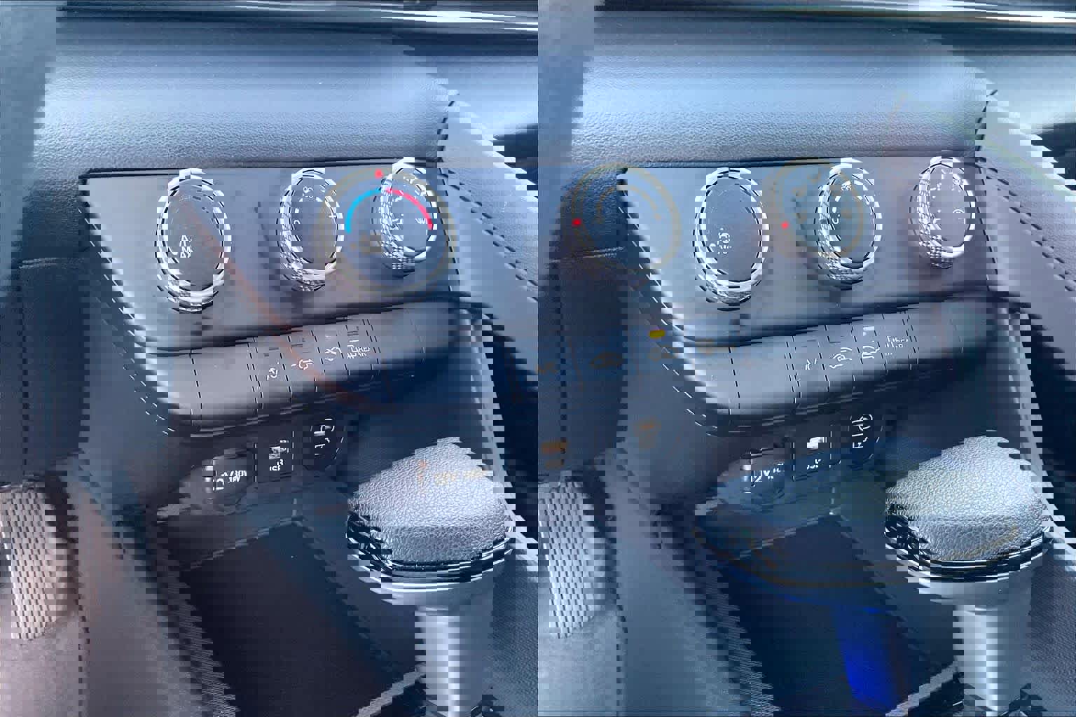 Used 2024 Hyundai Elantra SE image 34