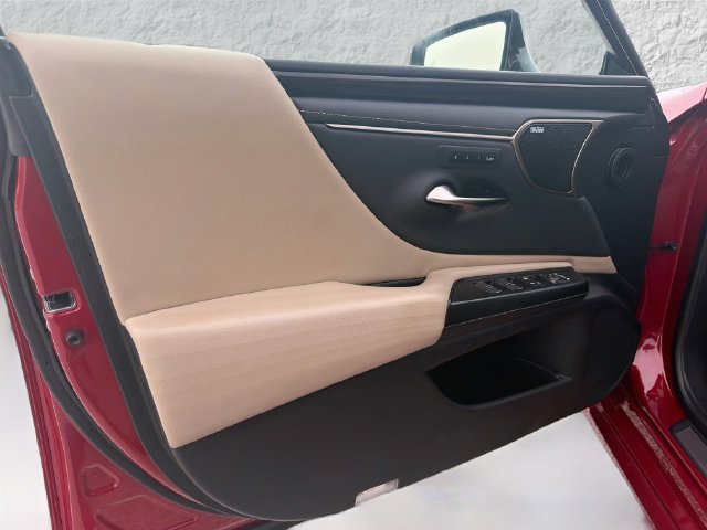 Used 2021 Lexus ES 300h Ultra Luxury w/ Accessory Package 2 FWD image 21