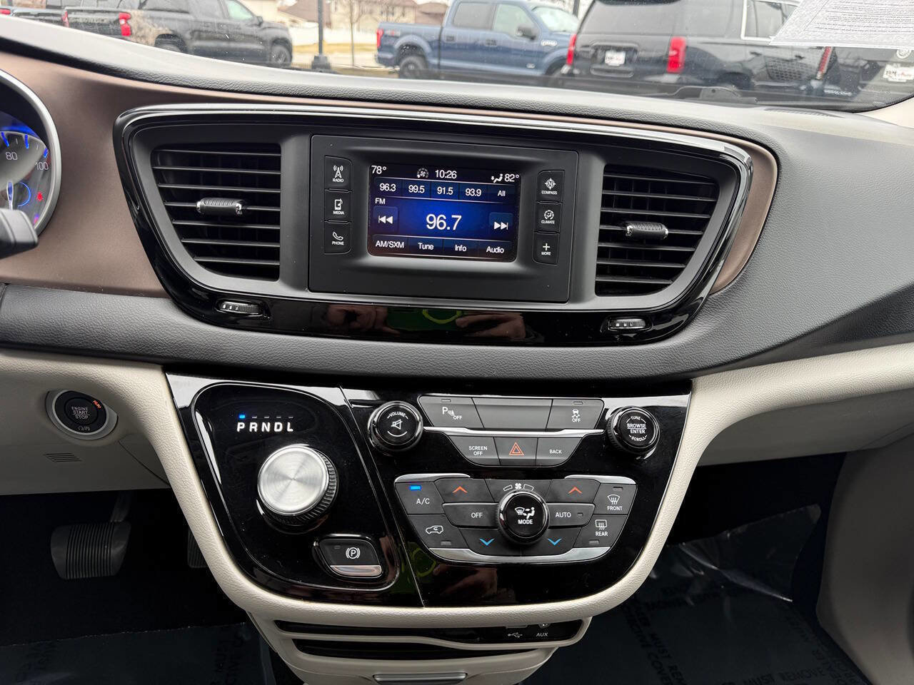 Used 2017 Chrysler Pacifica Touring-L image 14