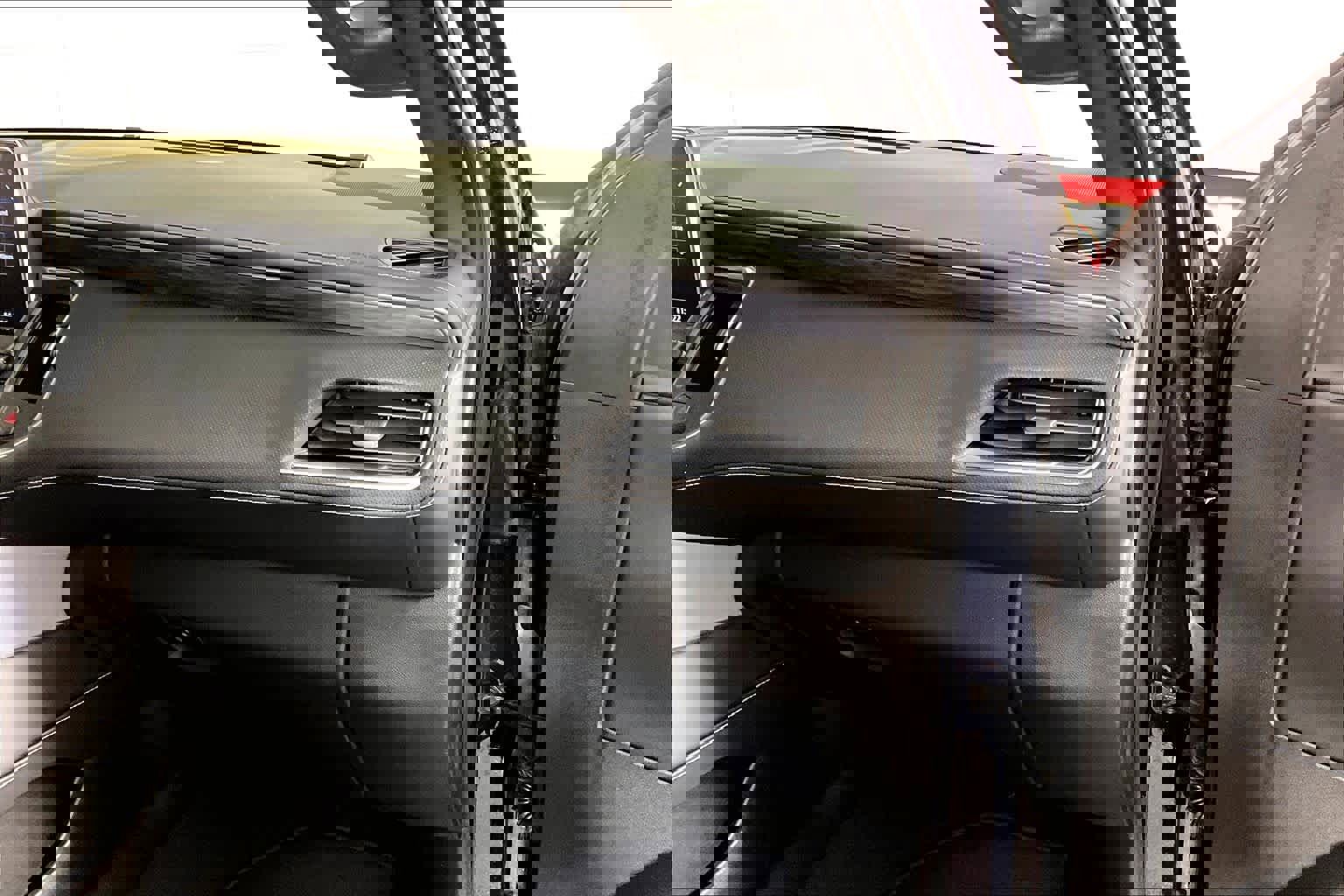 Used 2021 GMC Yukon SLT w/ SLT Luxury Package image 16