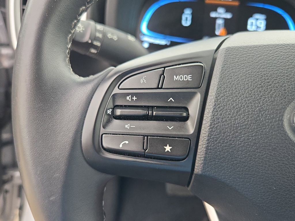 Used 2025 Hyundai Venue SEL FWD image 20