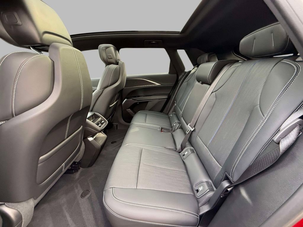 Used 2024 Cadillac Lyriq Sport image 19