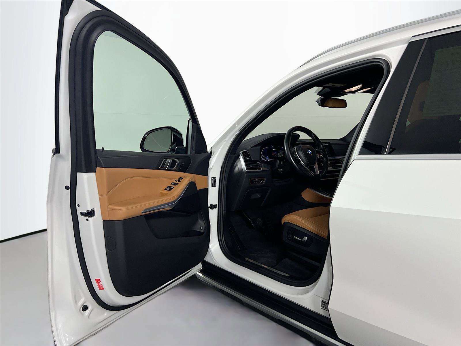 Used 2023 BMW X5 xDrive45e w/ Executive Package image 18