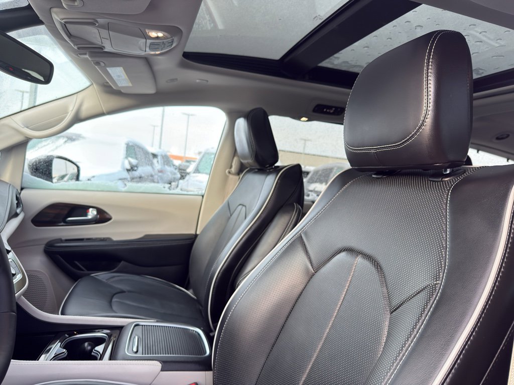 Used 2024 Chrysler Pacifica Limited image 26