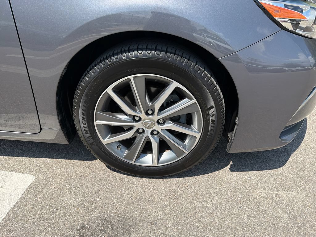 Used 2016 Lexus ES 300h w/ Luxury Package w/Wood Trim FWD image 16