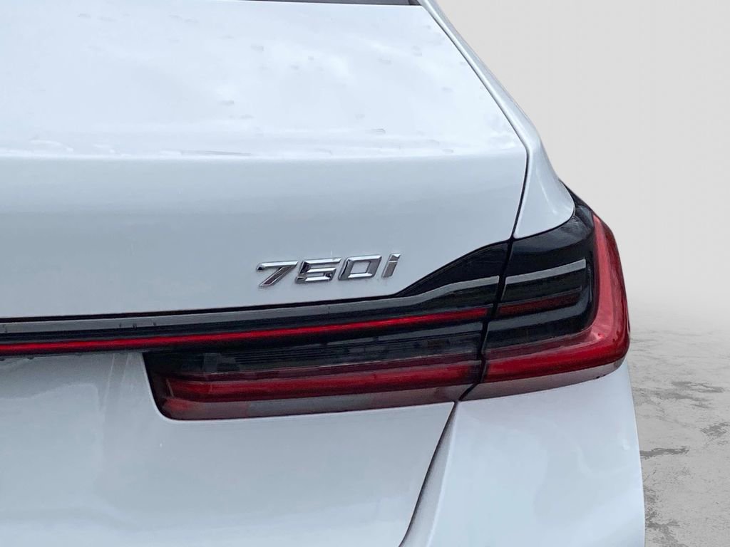 Used 2022 BMW 750i xDrive w/ Executive Package image 5