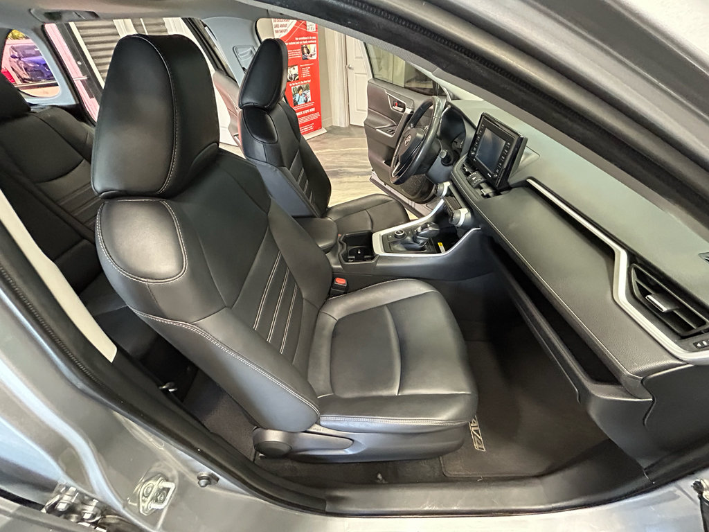 Used 2022 Toyota RAV4 XLE Premium AWD/4WD image 38