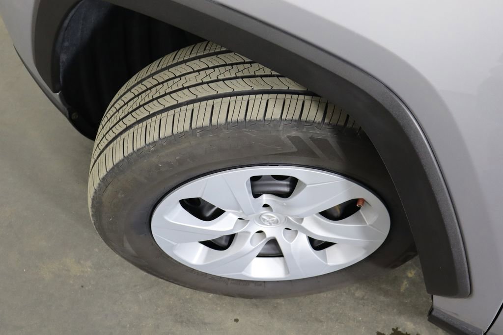Used 2019 Toyota RAV4 LE FWD image 38