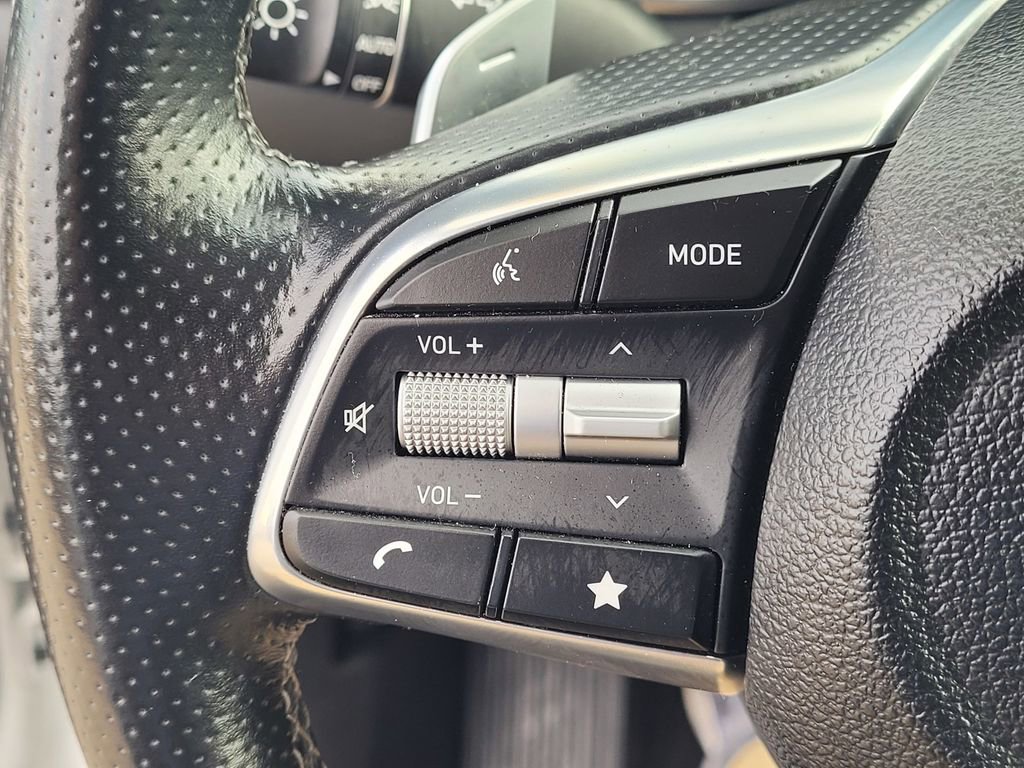 Used 2023 Genesis G70 2.0T image 14