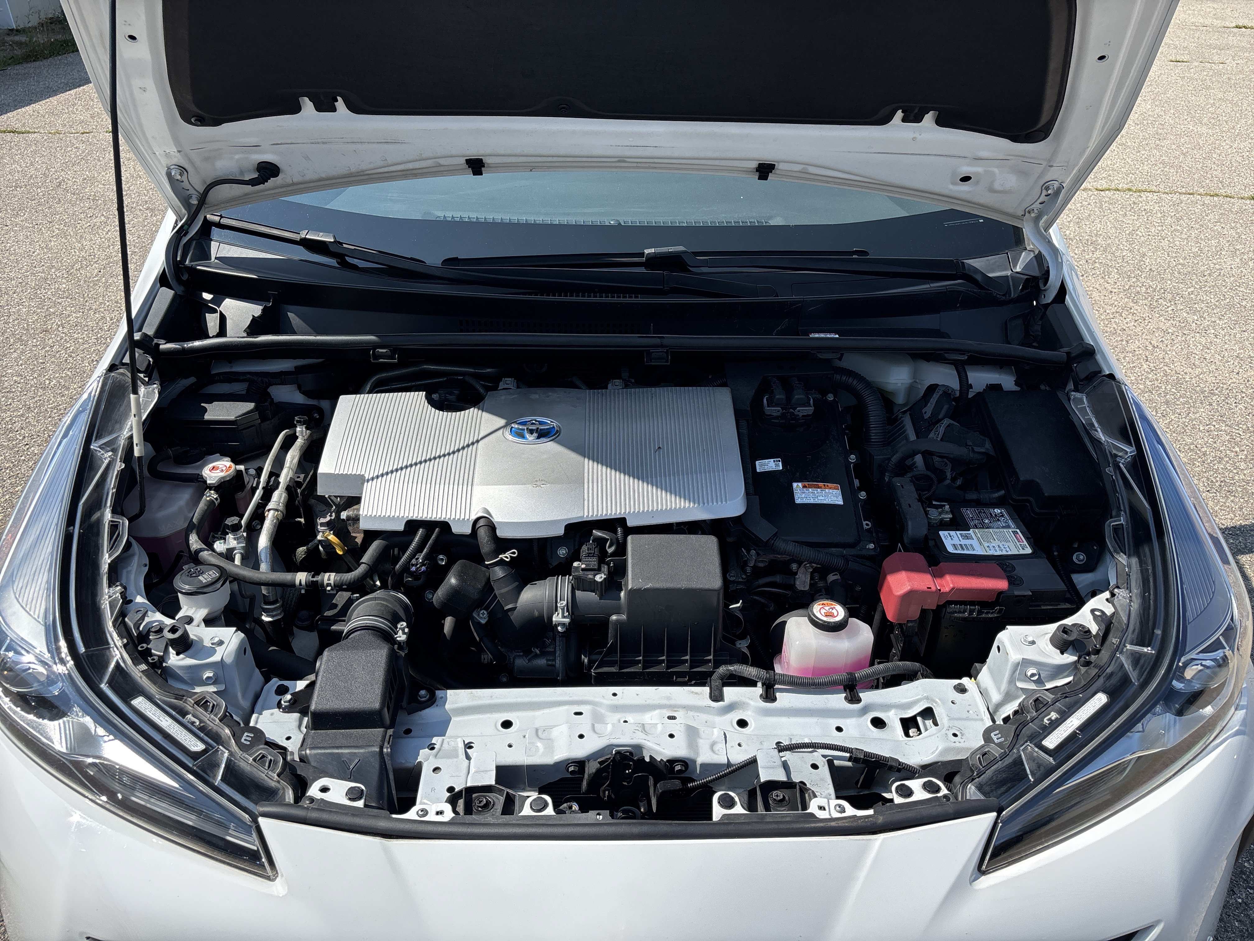 Used 2022 Toyota Prius LE FWD image 12