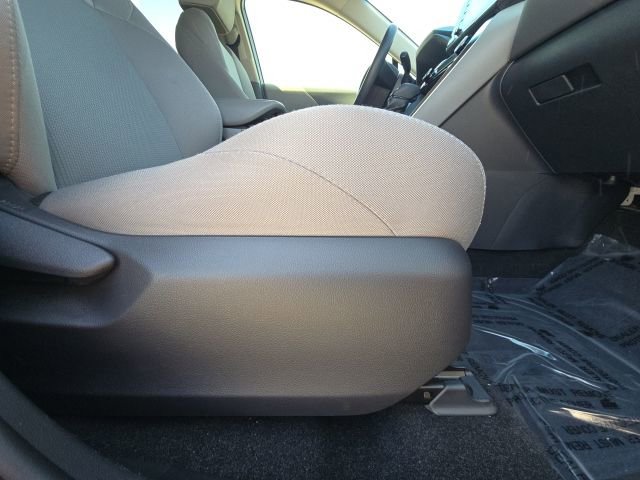 Used 2022 Toyota Venza LE image 16