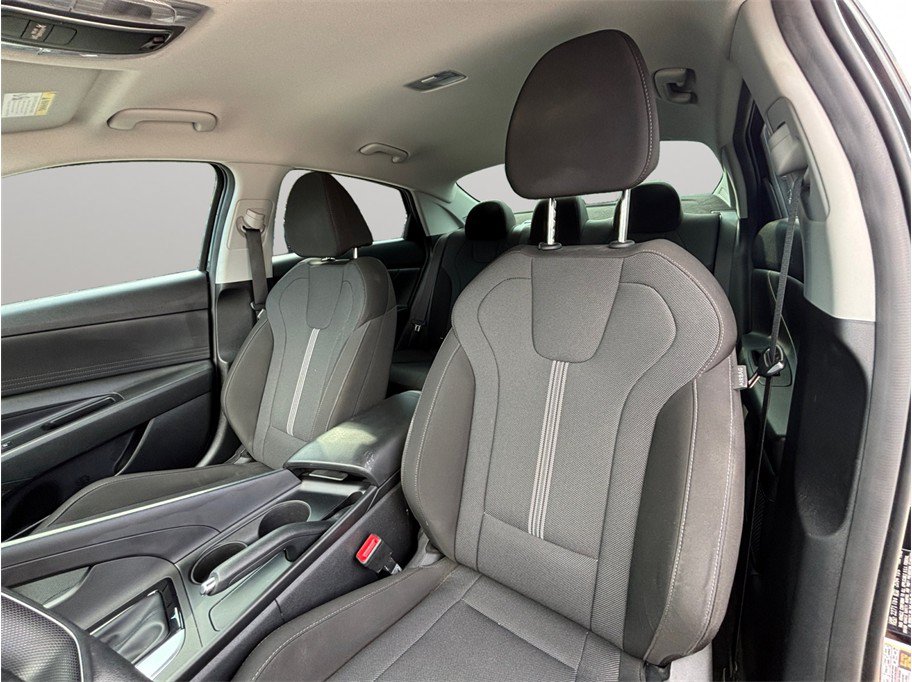 Used 2022 Hyundai Elantra SE FWD image 16