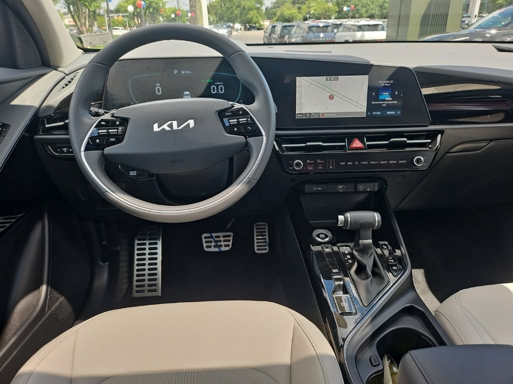 Used 2025 Kia Niro EX Touring FWD image 15