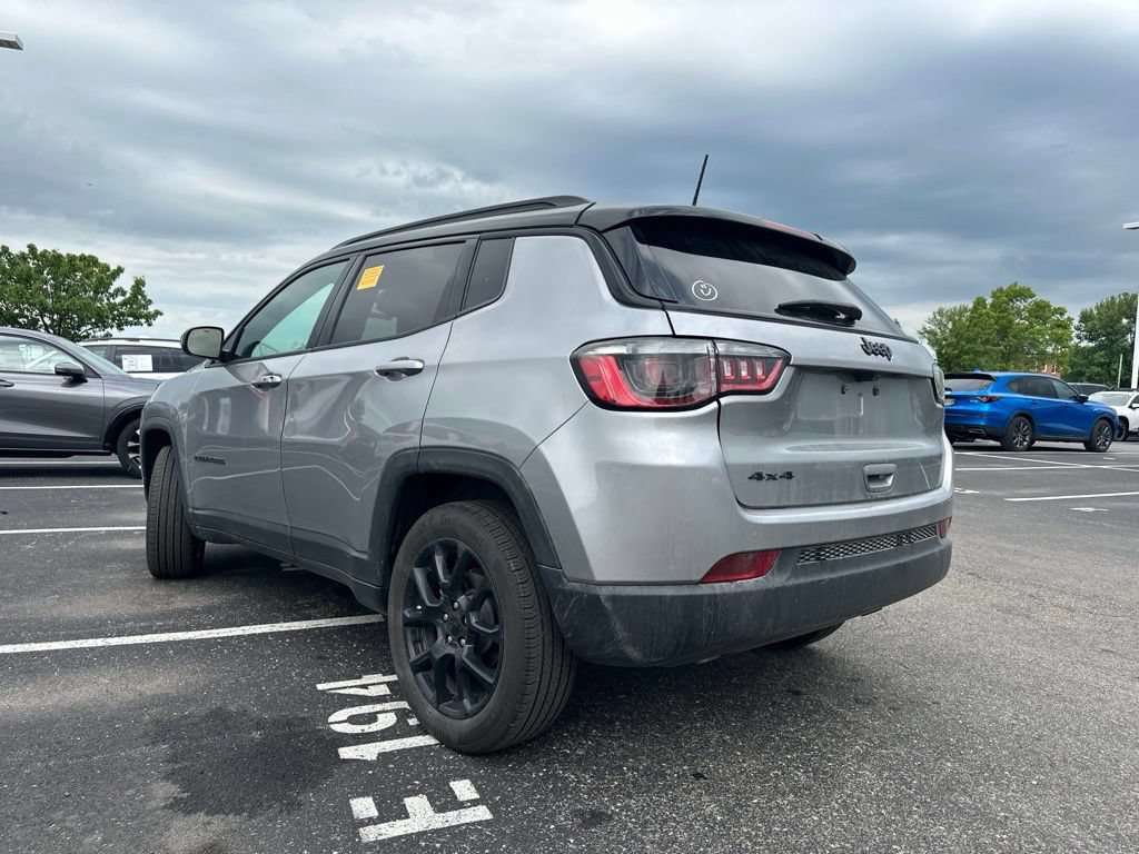 Used 2024 Jeep Compass Latitude w/ Sun and Sound Group AWD/4WD image 8