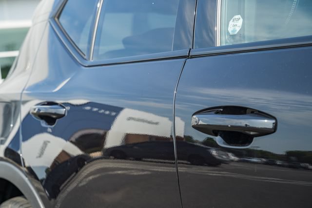 Certified 2023 Volvo XC40 B5 Plus w/ Protection Package Premier AWD/4WD image 17