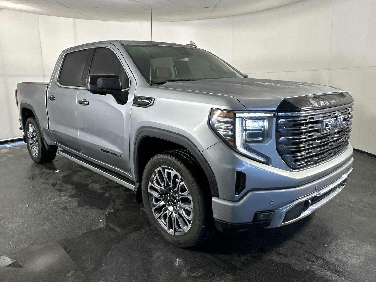 Used 2025 GMC Sierra 1500 Denali Ultimate AWD/4WD image 2