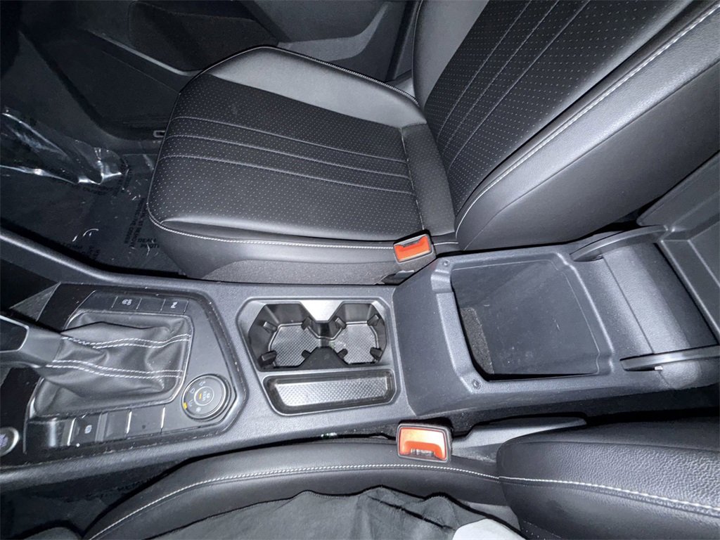 Used 2022 Volkswagen Tiguan SE R-Line image 21