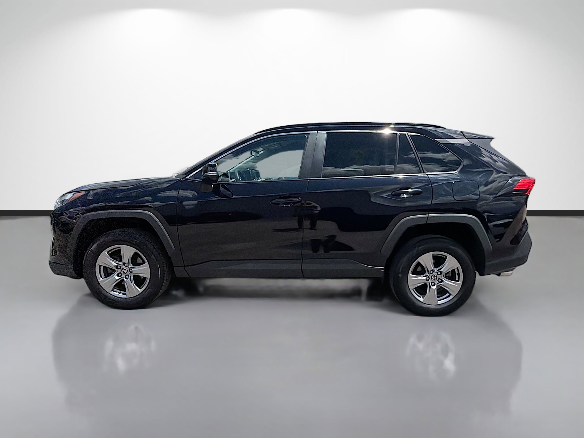 Used 2024 Toyota RAV4 XLE FWD image 6