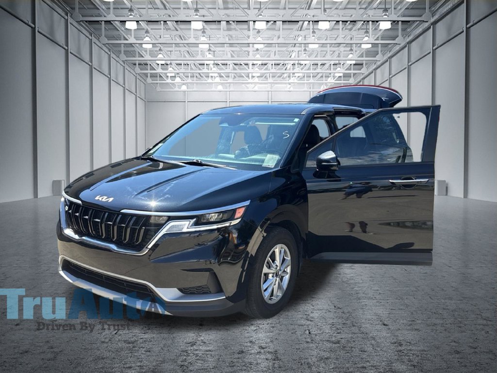 Used 2023 Kia Carnival LX FWD image 13