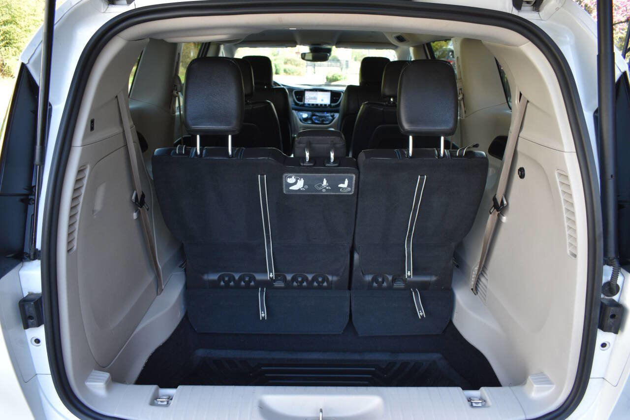 Used 2021 Chrysler Pacifica Touring-L image 11