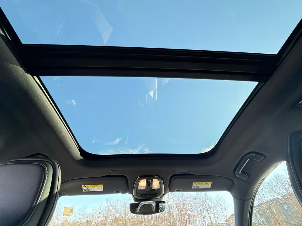 Used 2022 Volvo XC60 T8 R-Design w/ Advanced Package image 16