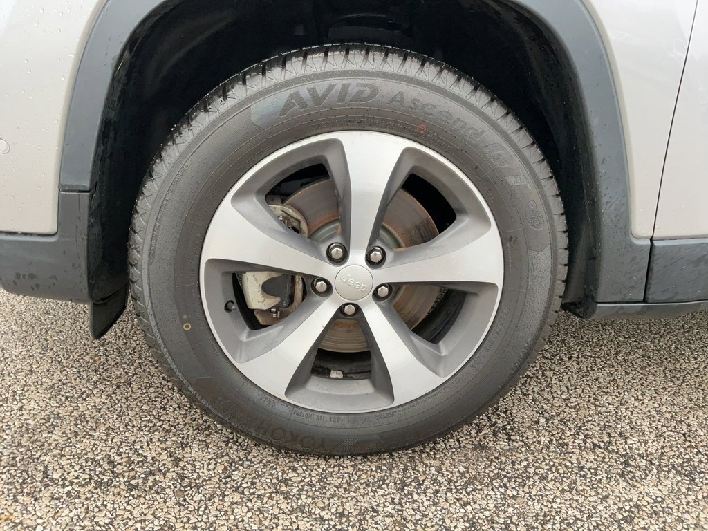 Used 2021 Jeep Cherokee Limited w/ Elite Package image 14