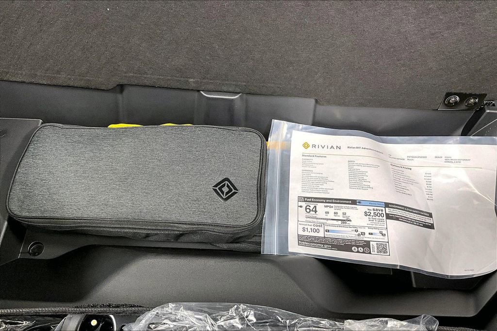 Used 2023 Rivian R1T Adventure image 31