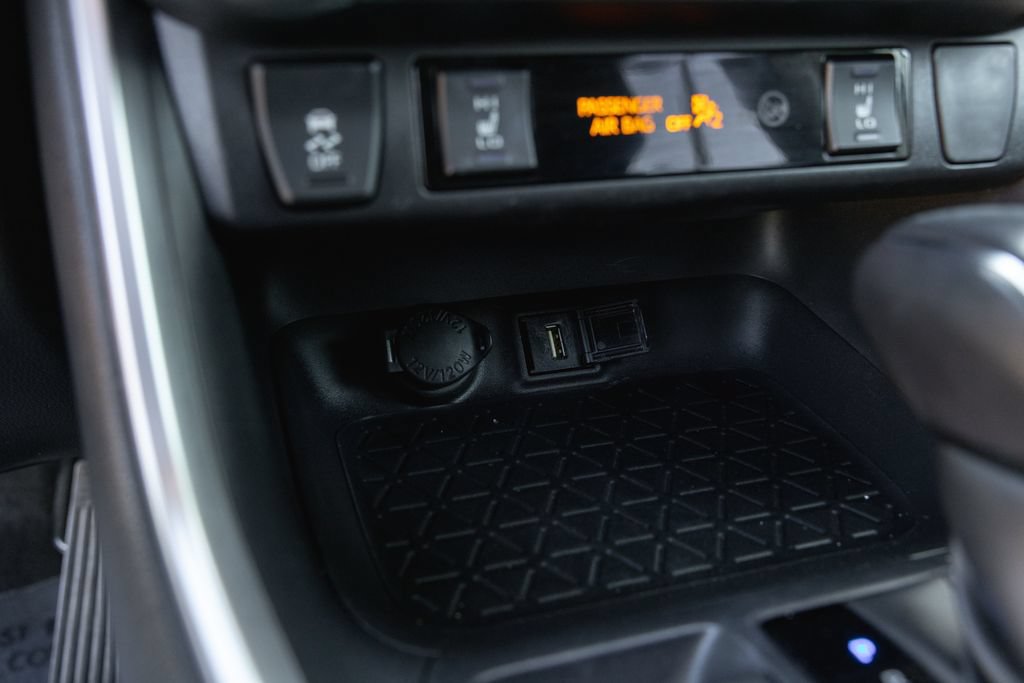 Used 2022 Toyota RAV4 XLE Premium AWD/4WD image 20
