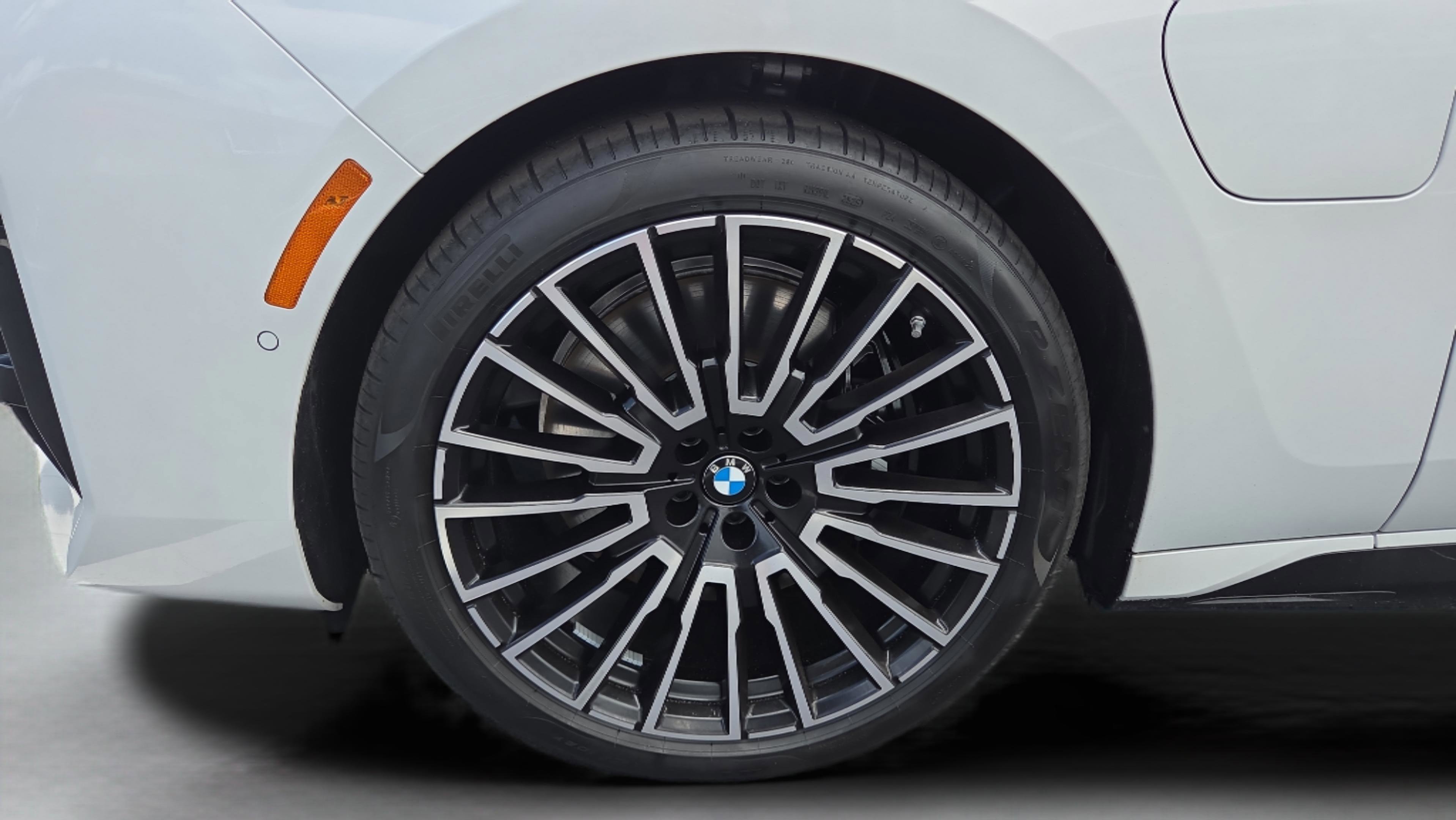 Used 2026 BMW 750e xDrive w/ Luxury Rear Seating Package AWD/4WD image 20