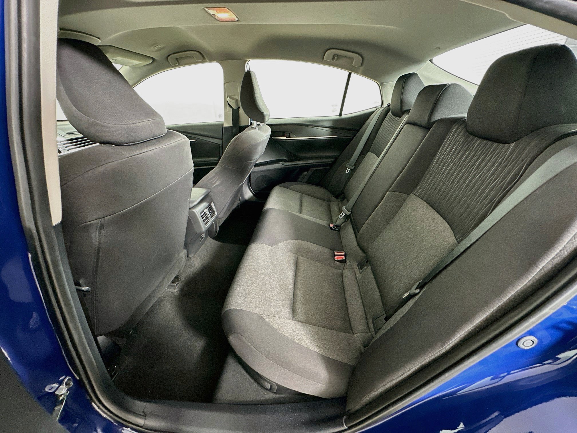 Used 2025 Toyota Camry LE FWD image 27