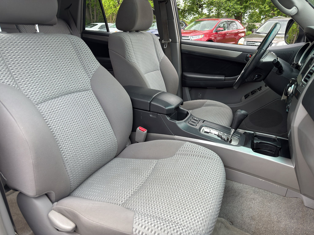 Used 2008 Toyota 4Runner SR5 AWD/4WD image 18