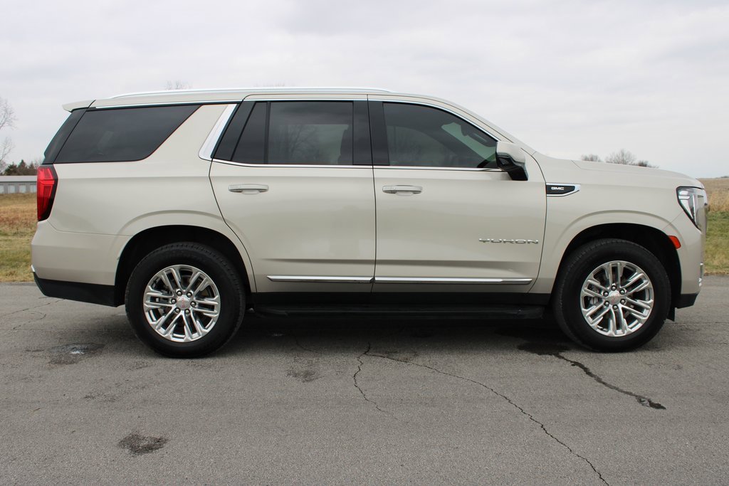 Used 2023 GMC Yukon SLT w/ SLT Luxury Package image 8