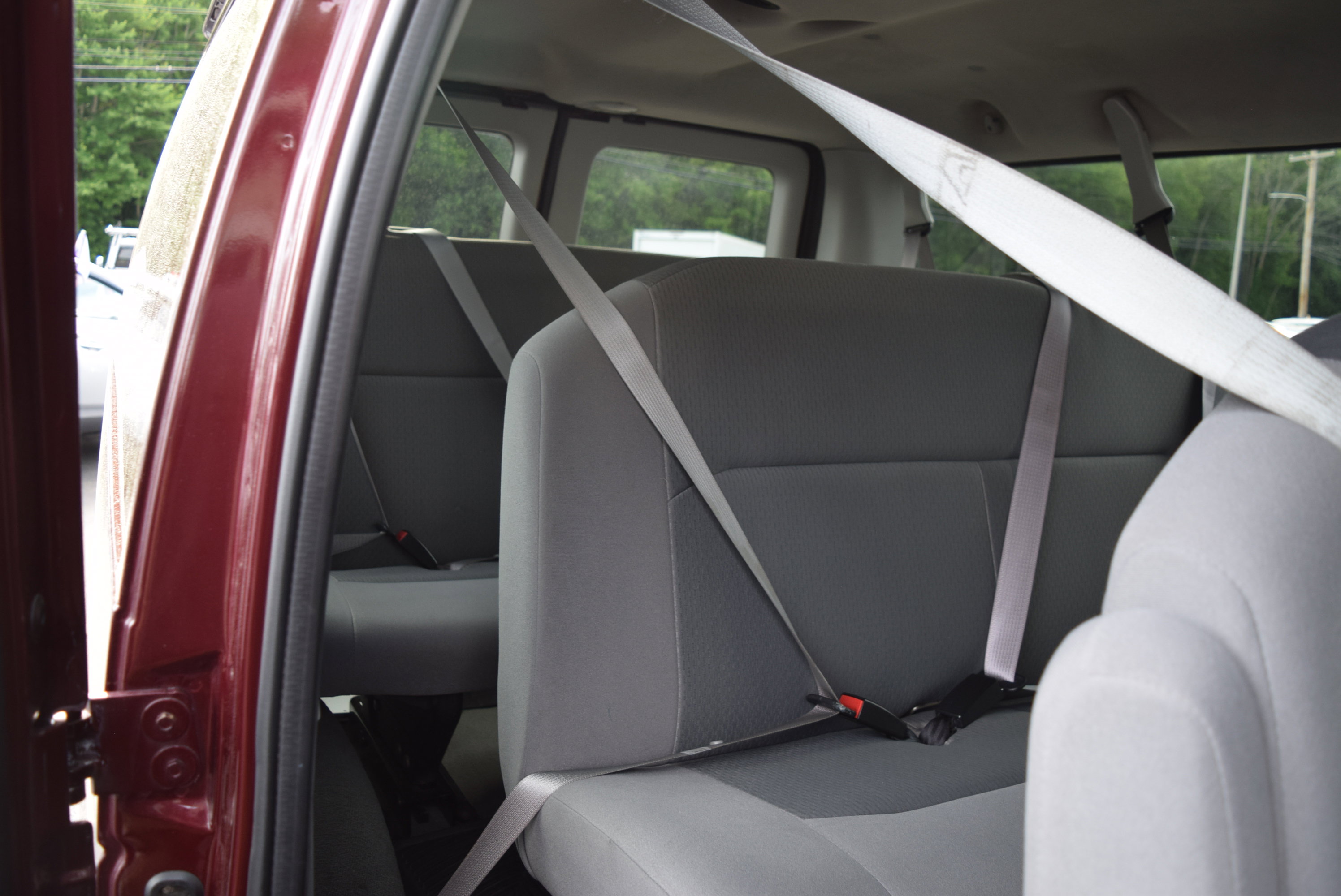 Used 2008 Ford E-350 and Econoline 350 Super Duty Wagon RWD image 9