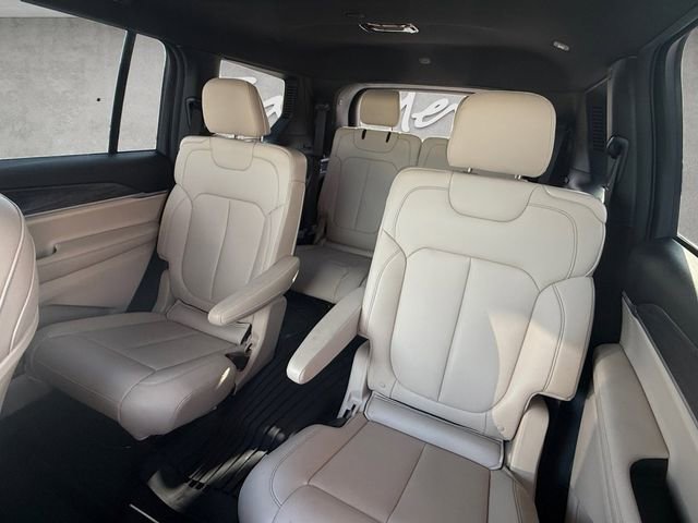 Used 2023 Jeep Grand Cherokee L Limited image 20