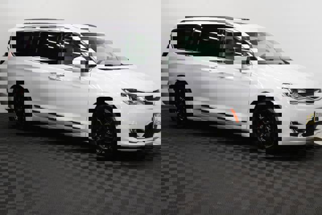 Used 2017 Chrysler Pacifica Touring-L w/ Tire & Wheel Group