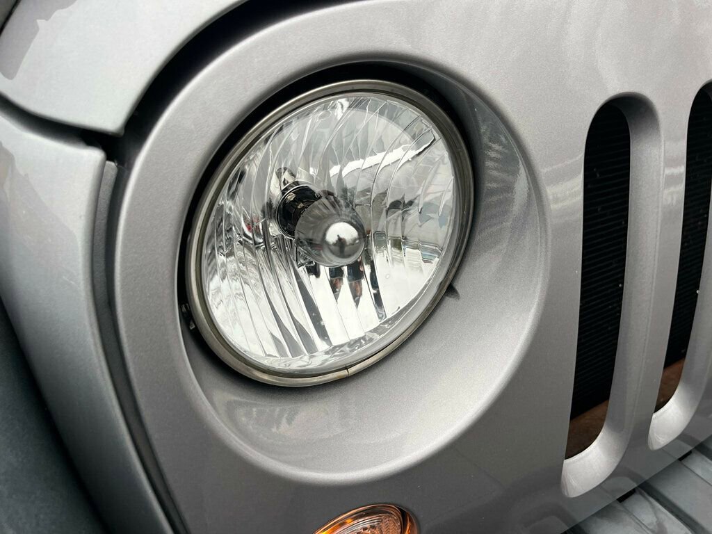 Used 2018 Jeep Wrangler Sport image 9