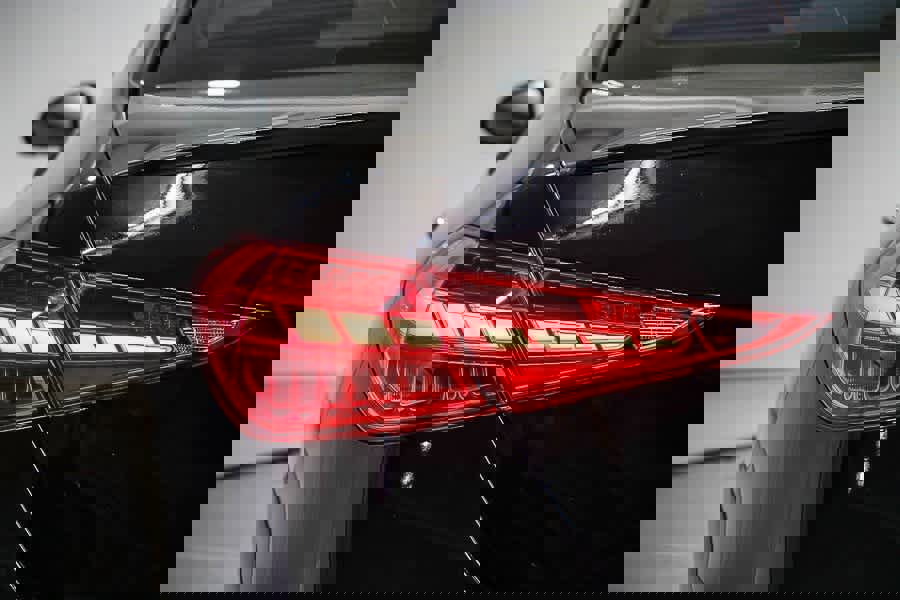 Used 2025 Mercedes-Benz C 300 Sedan image 9