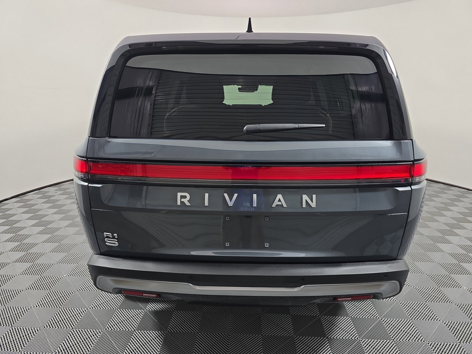 Used 2024 Rivian R1S Adventure AWD/4WD image 4