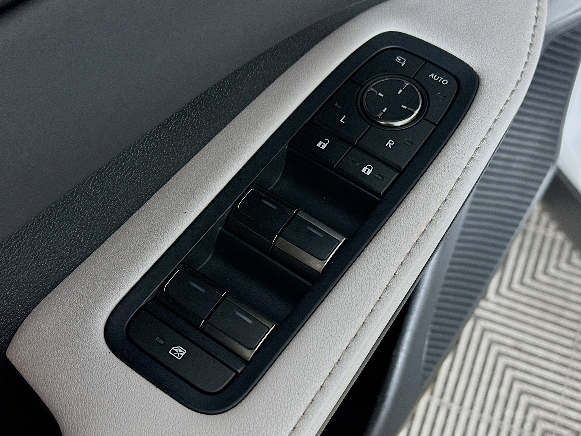 Used 2023 Lexus RX 350 Premium w/ Accessory Package (A2) image 17