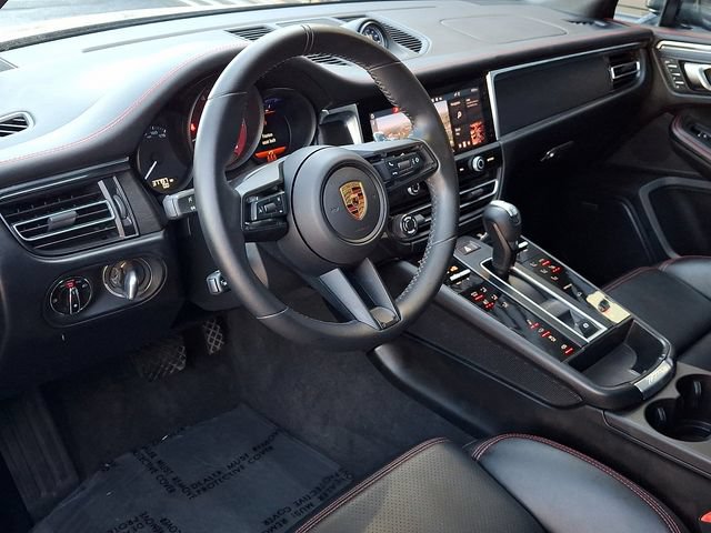 Certified 2024 Porsche Macan GTS AWD/4WD image 4