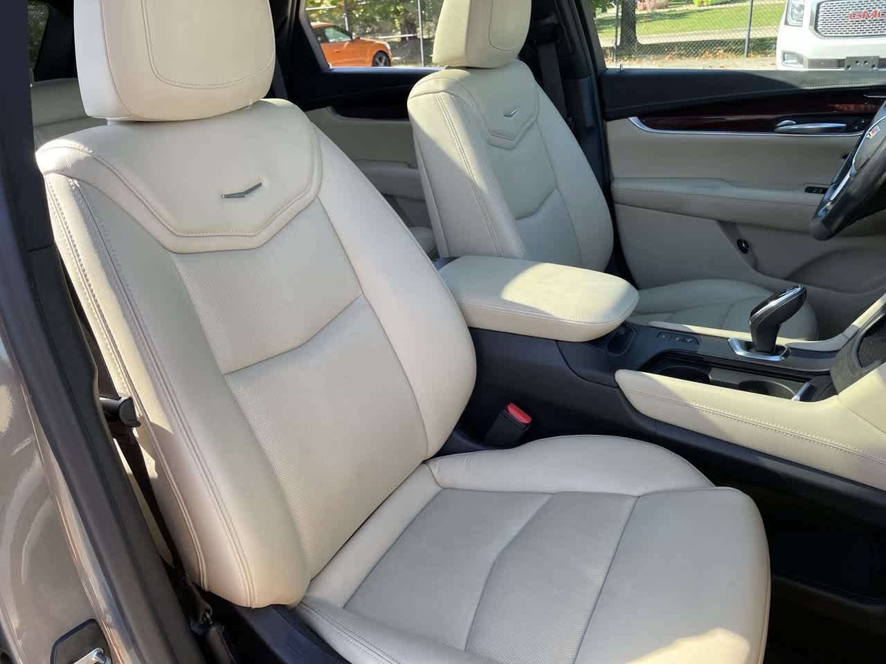 Used 2018 Cadillac XT5 Luxury AWD/4WD image 14
