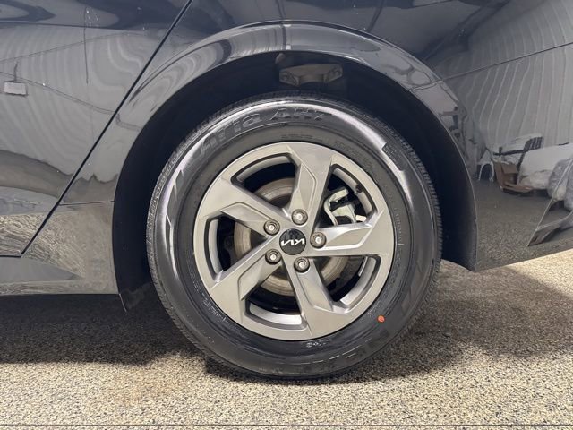 Used 2023 Kia K5 LXS image 16