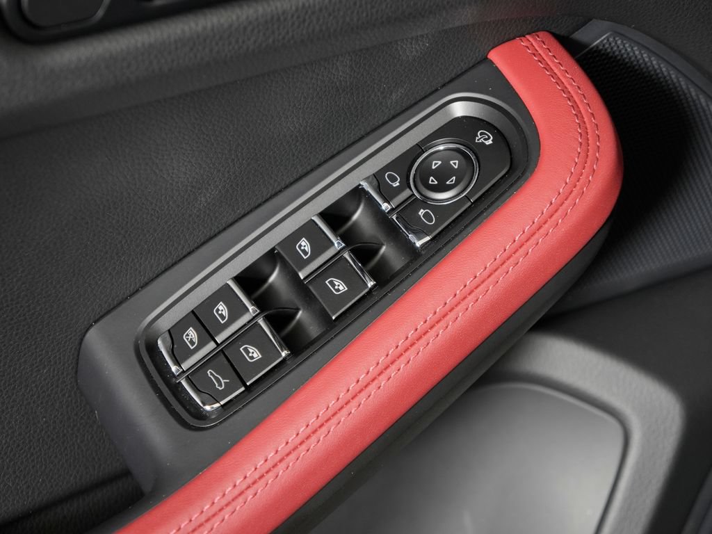 Certified 2026 Porsche Macan S AWD/4WD image 19