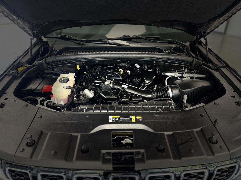 Used 2021 Jeep Grand Cherokee L Limited AWD/4WD image 37