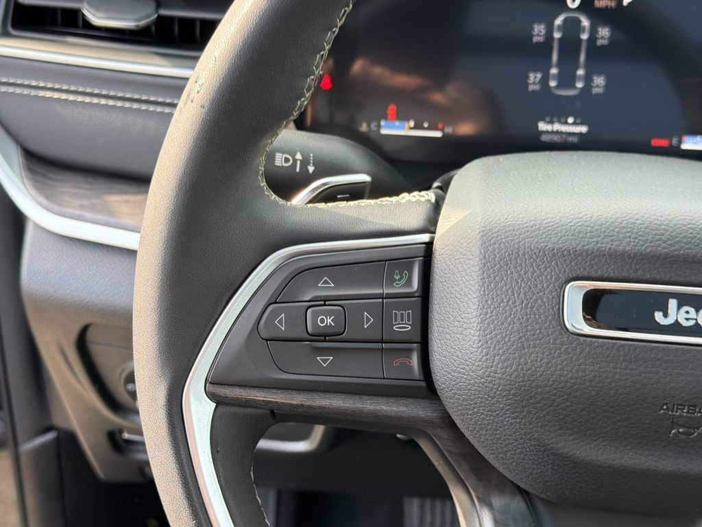 Used 2024 Jeep Grand Cherokee L Limited w/ Luxury Tech Group II image 27