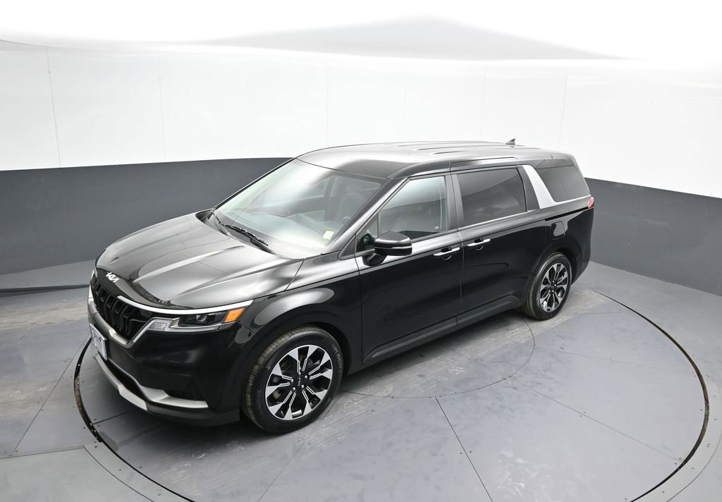 Used 2023 Kia Carnival EX image 34