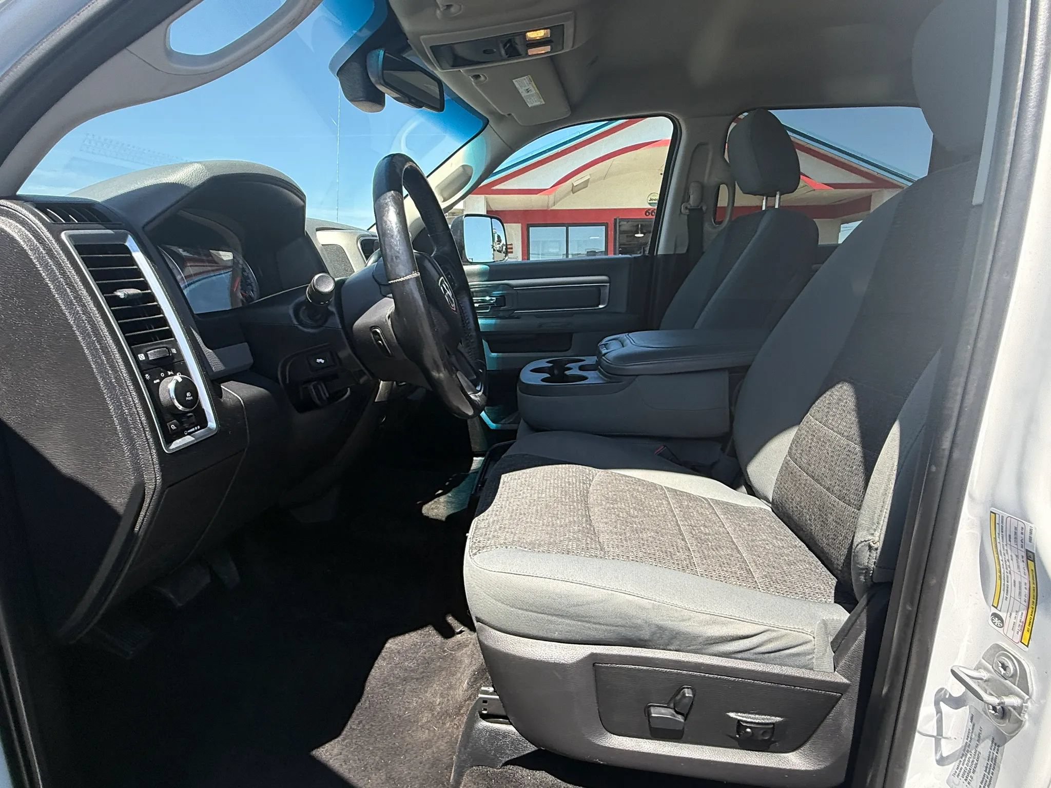 Used 2017 RAM 2500 Big Horn w/ Sport Appearance Group AWD/4WD image 9
