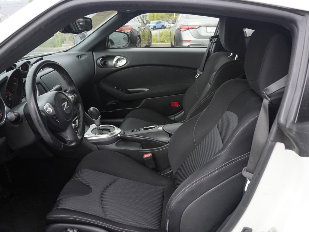 Used 2020 Nissan 370Z Coupe RWD image 19